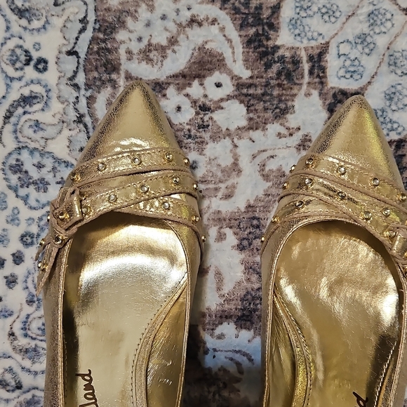 Kathy Van Zeeland Metallic Gold Heels - Picture 8 of 12